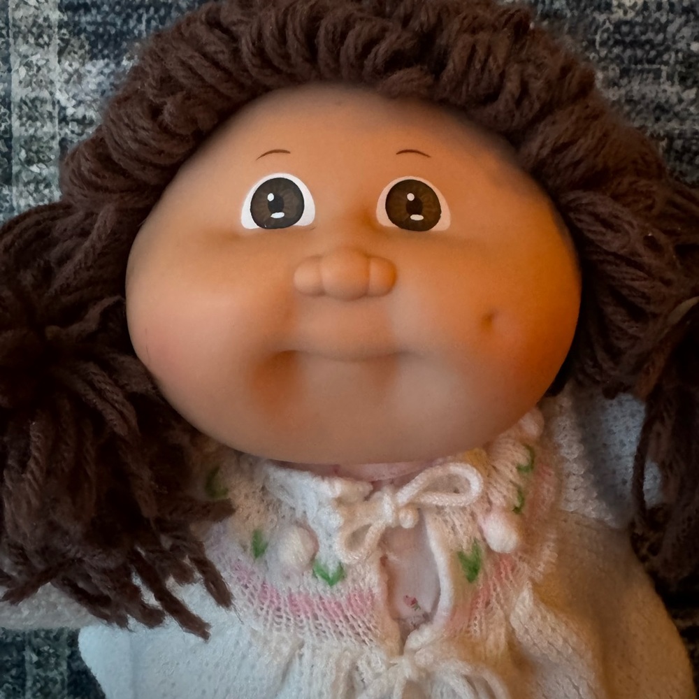 Cabbage Patch Brown Hair Girl with dimple, original outfit - Picture 3 of 7